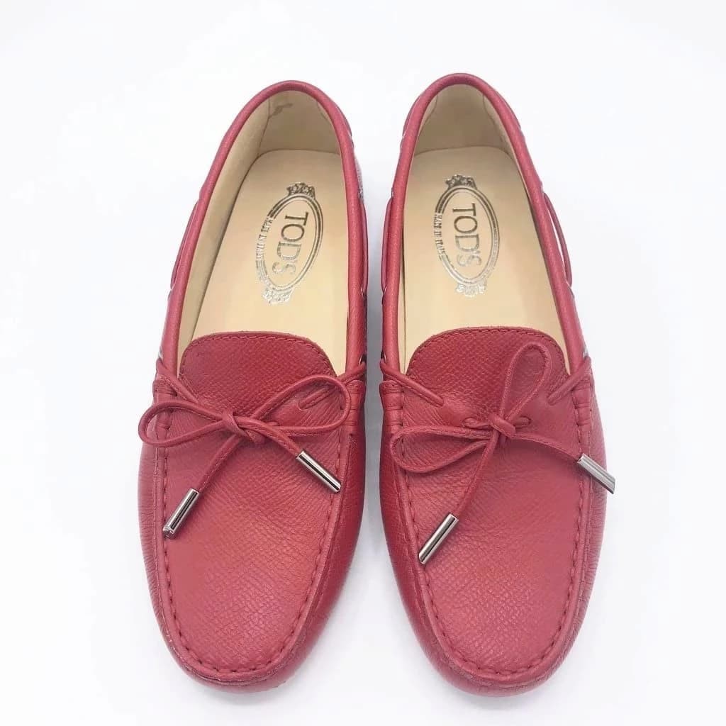 Tods Gommino Leather Loafers - CHIC Kuwait Luxury Outlet