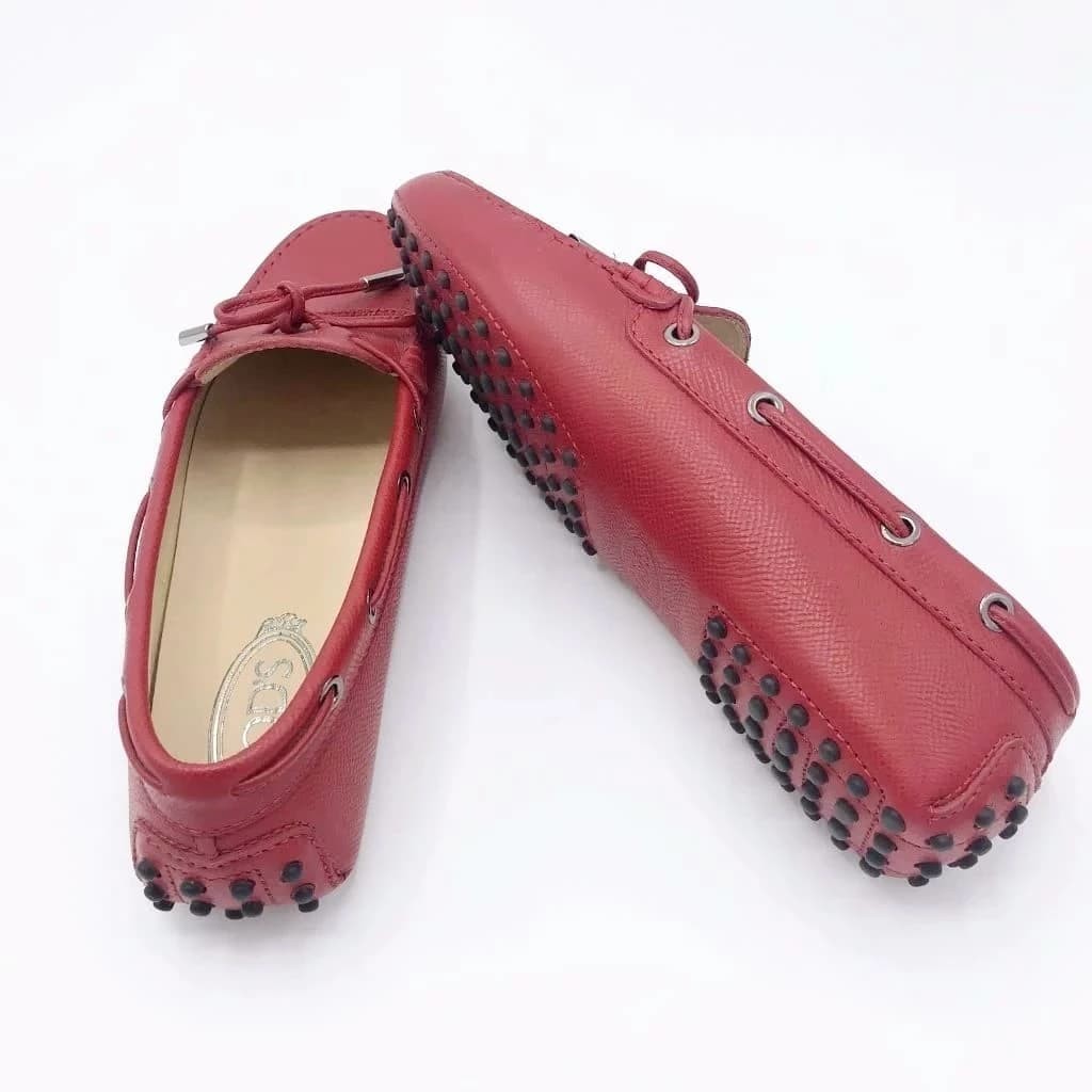 Tods Gommino Leather Loafers - CHIC Kuwait Luxury Outlet