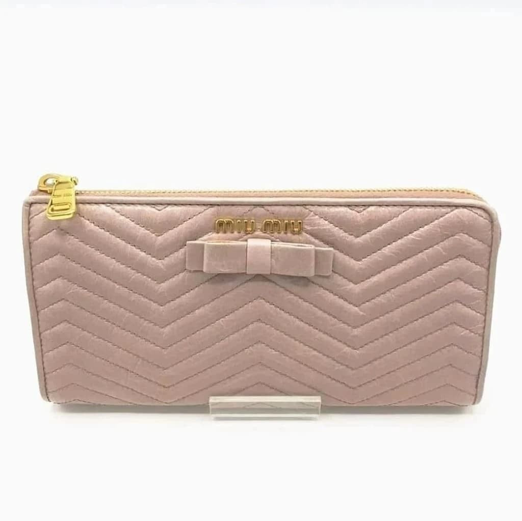 Miu Miu Matelasse Bow Zip Around Wallet – CHIC Kuwait Luxury Outlet