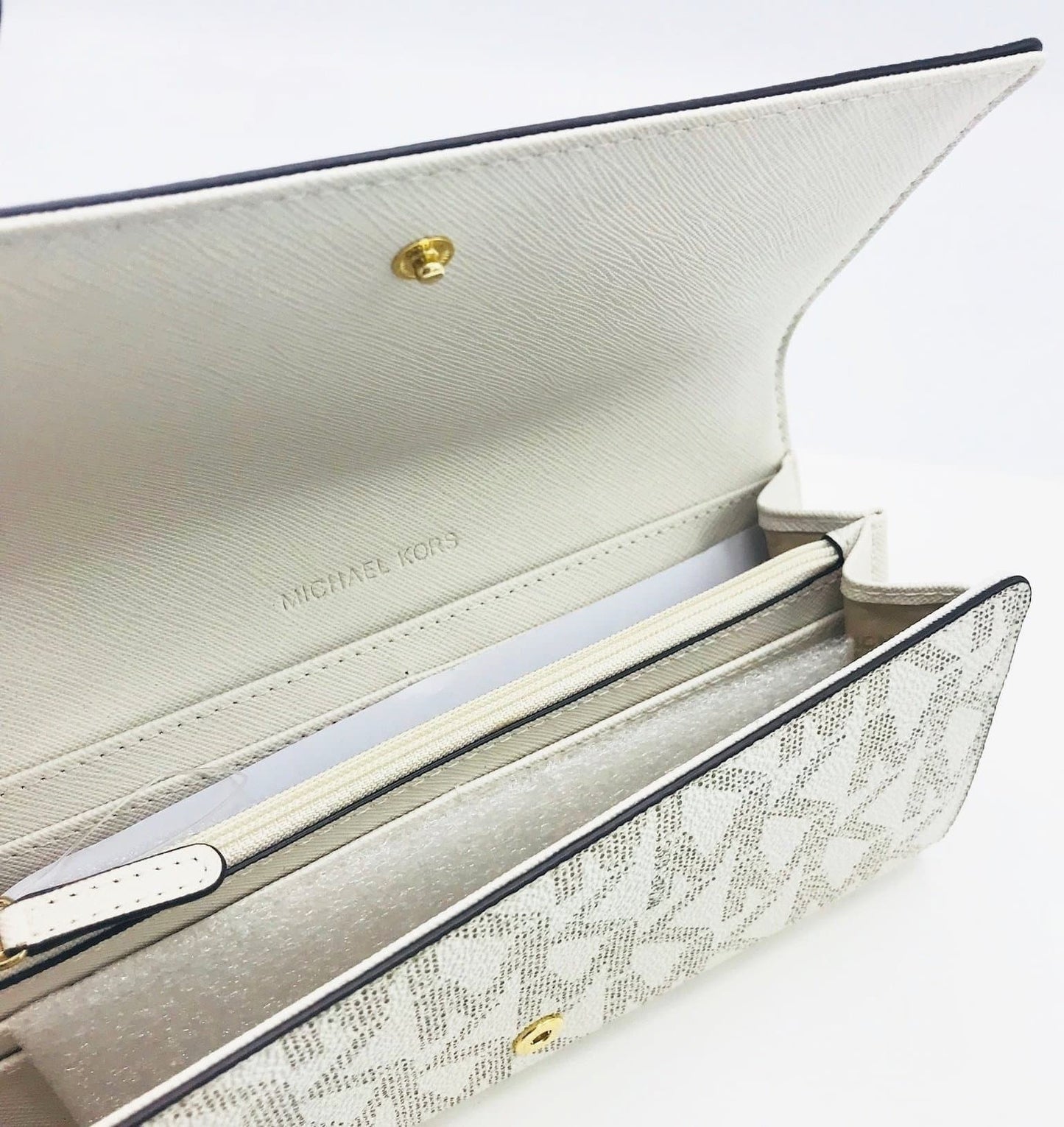 Michael Kors Leather Wallet Carryall - CHIC Kuwait Luxury Outlet