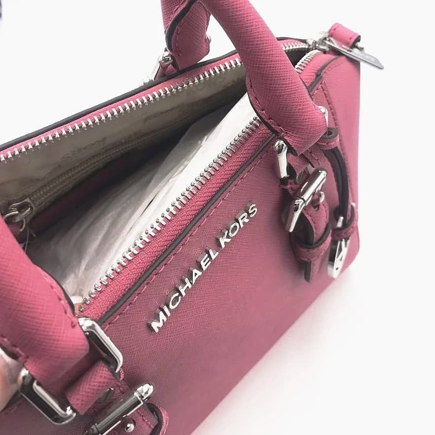 Michael Kors Ciara Messenger Bag - CHIC Kuwait Luxury Outlet