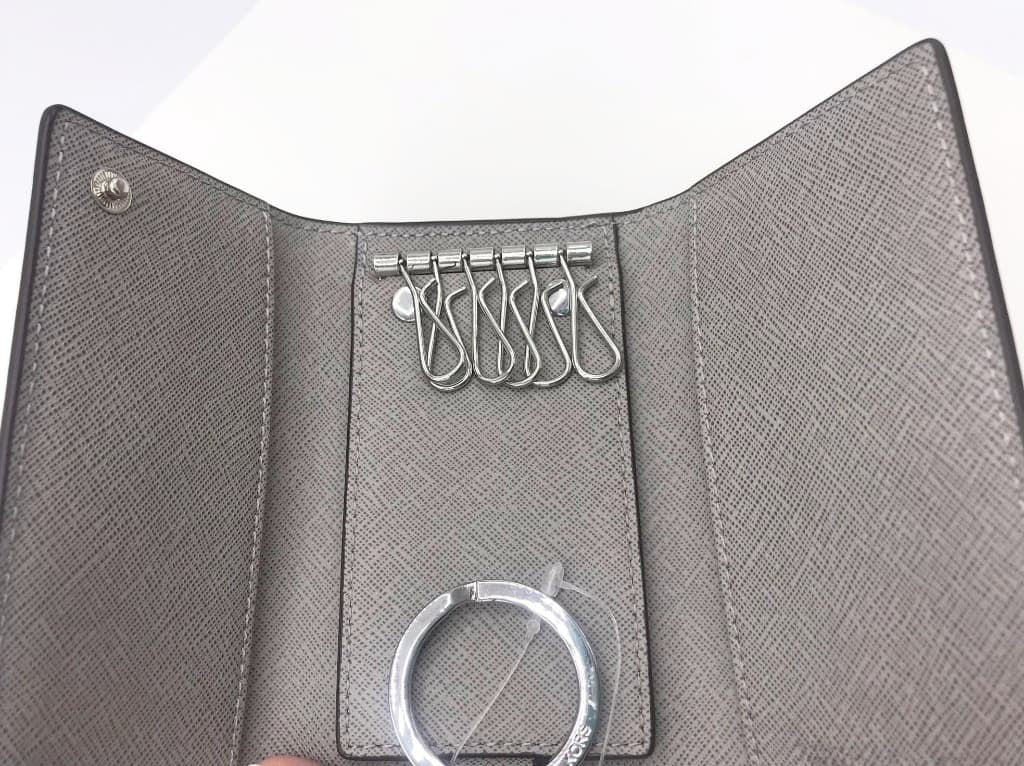 Michael Kors Safiano Leather Key Case - CHIC Kuwait Luxury Outlet