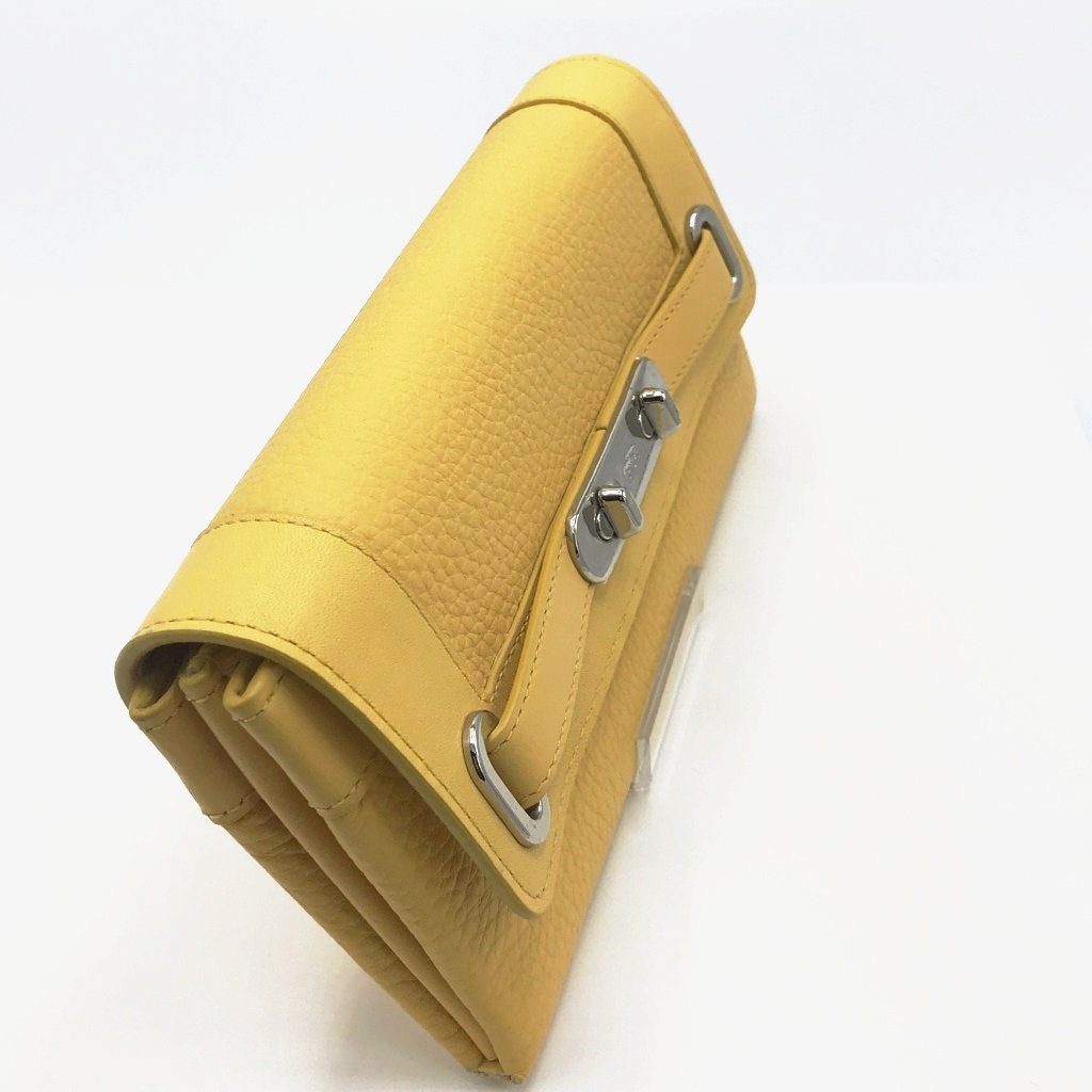 Coach Swagger Leather Wallet - CHIC Kuwait Luxury Outlet