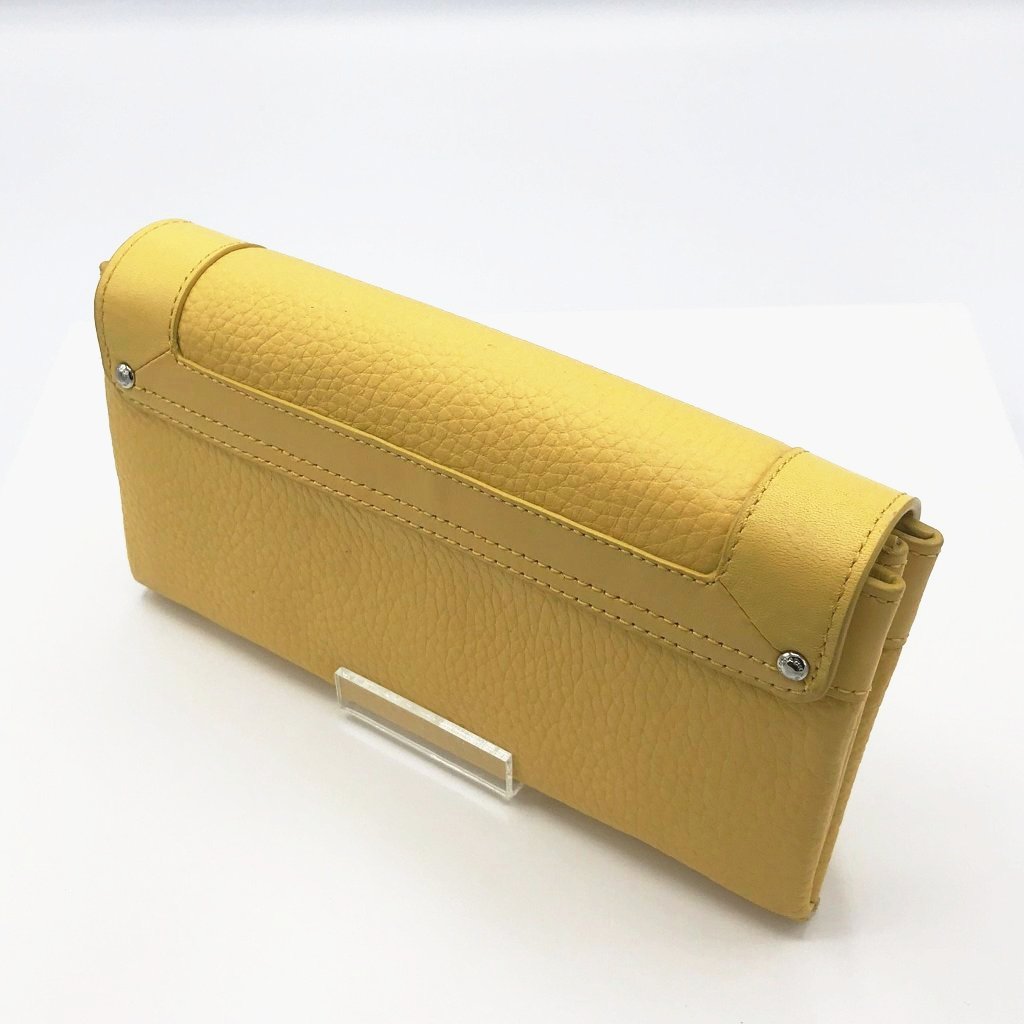 Coach Swagger Leather Wallet - CHIC Kuwait Luxury Outlet