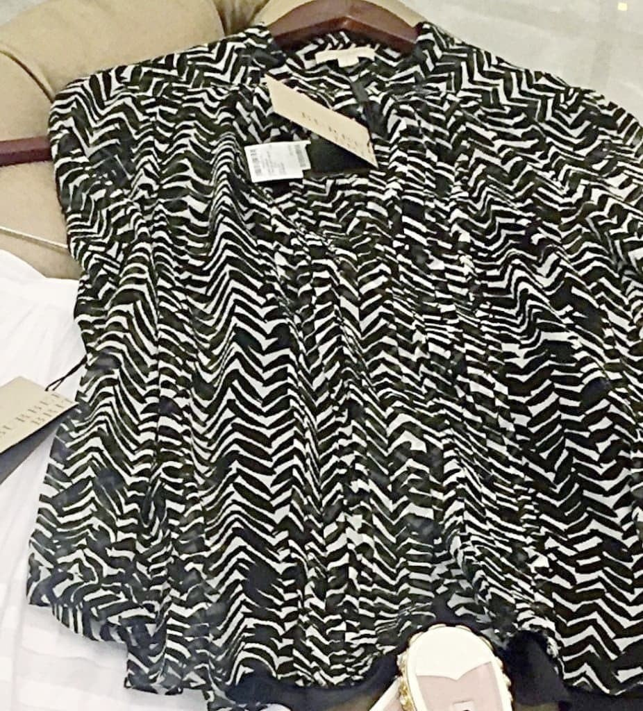 Burberry BRIT Animal Prints Silk Shirt - CHIC Kuwait Luxury Outlet