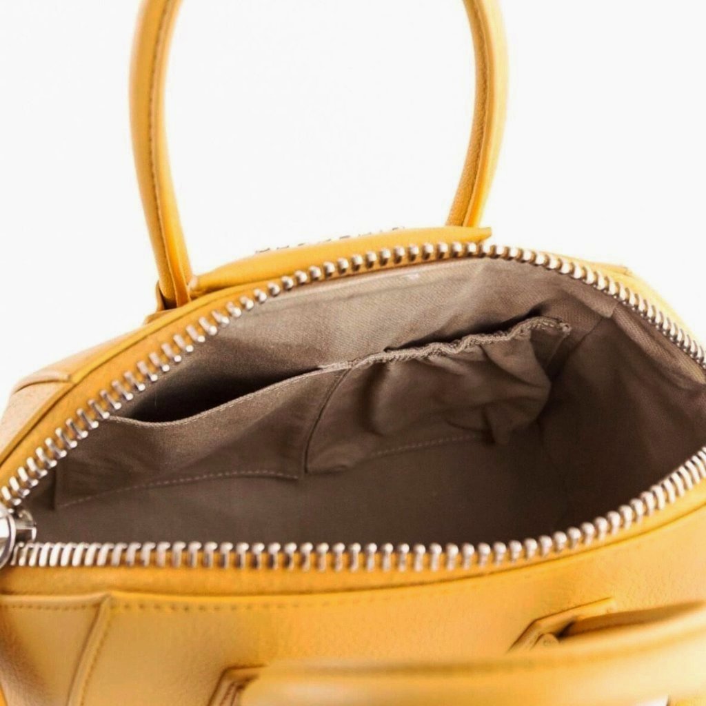 Givenchy Antigona Small Leather Tote - CHIC Kuwait Luxury Outlet