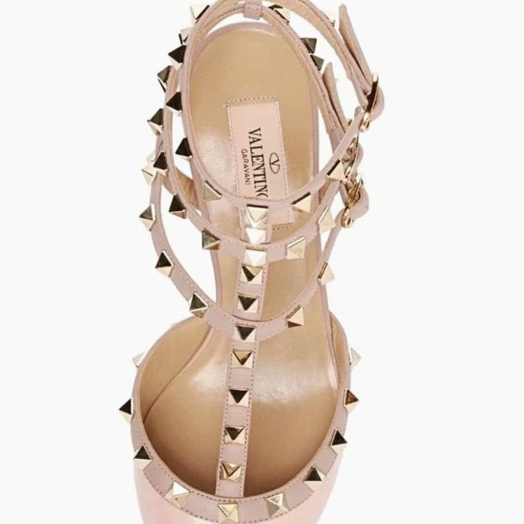 Valentino Garavani Rockstud Pumps - CHIC Kuwait Luxury Outlet