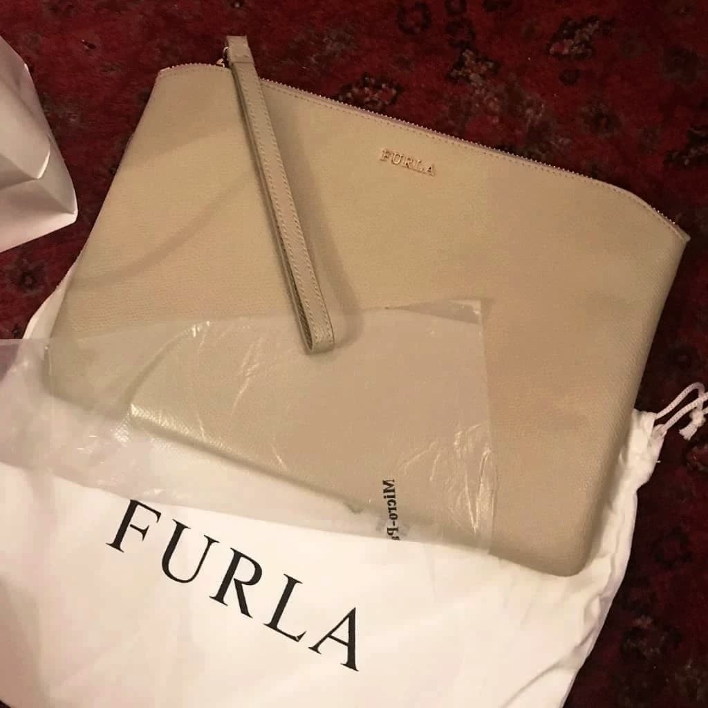 Furla Venere Envelope Clutch Beige - chickuwait.com