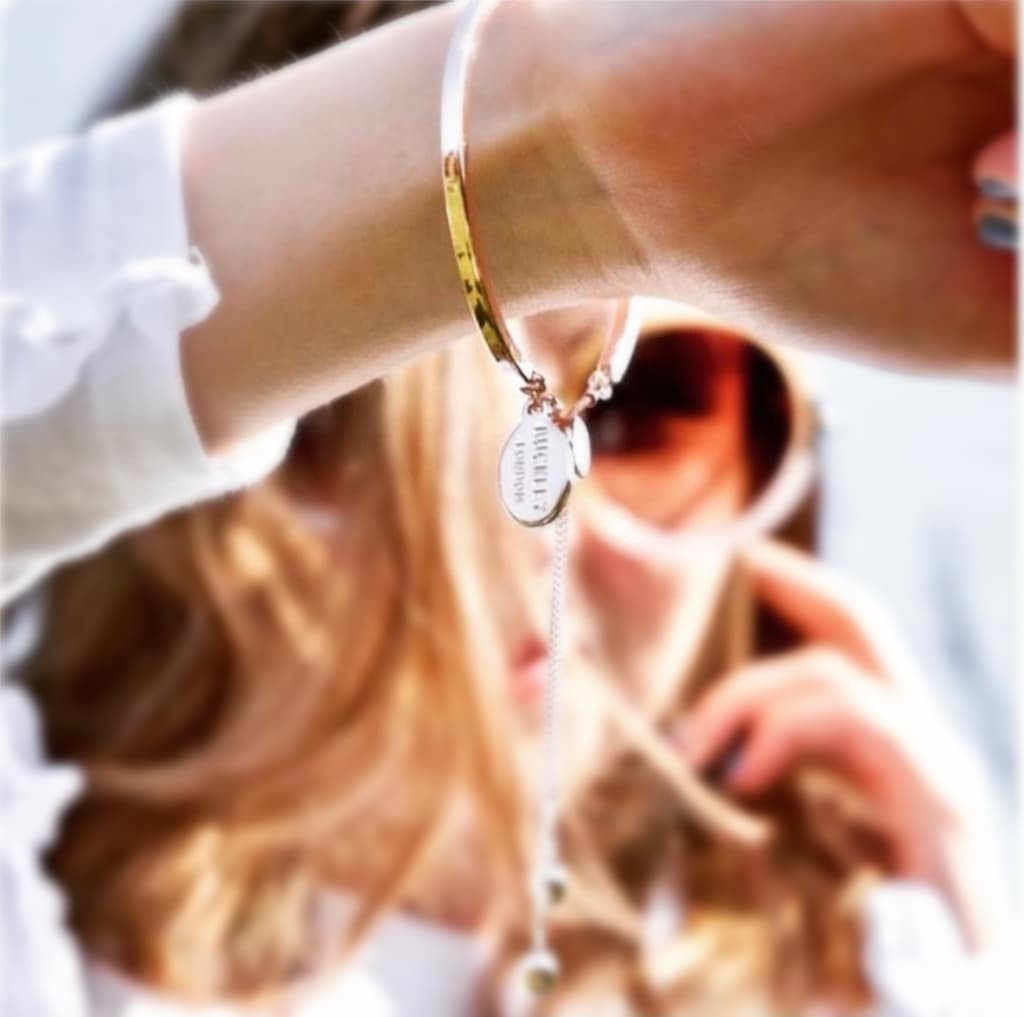 Buckley London Bangle Gold - CHIC Kuwait Luxury Outlet