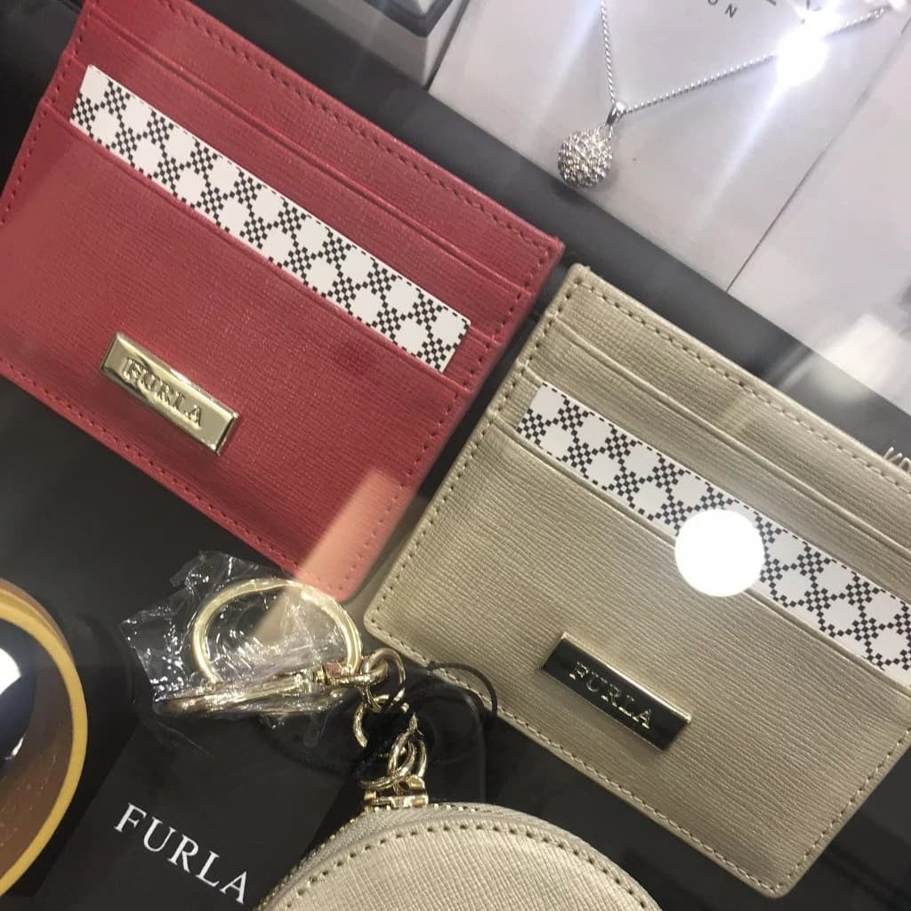 Furla Leather Card Holder – CHIC Kuwait Luxury Outlet